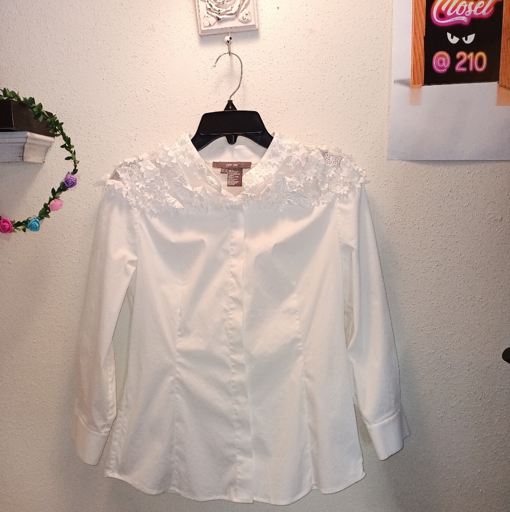 Per Se women's white blouse with flowers size 6 Worn once